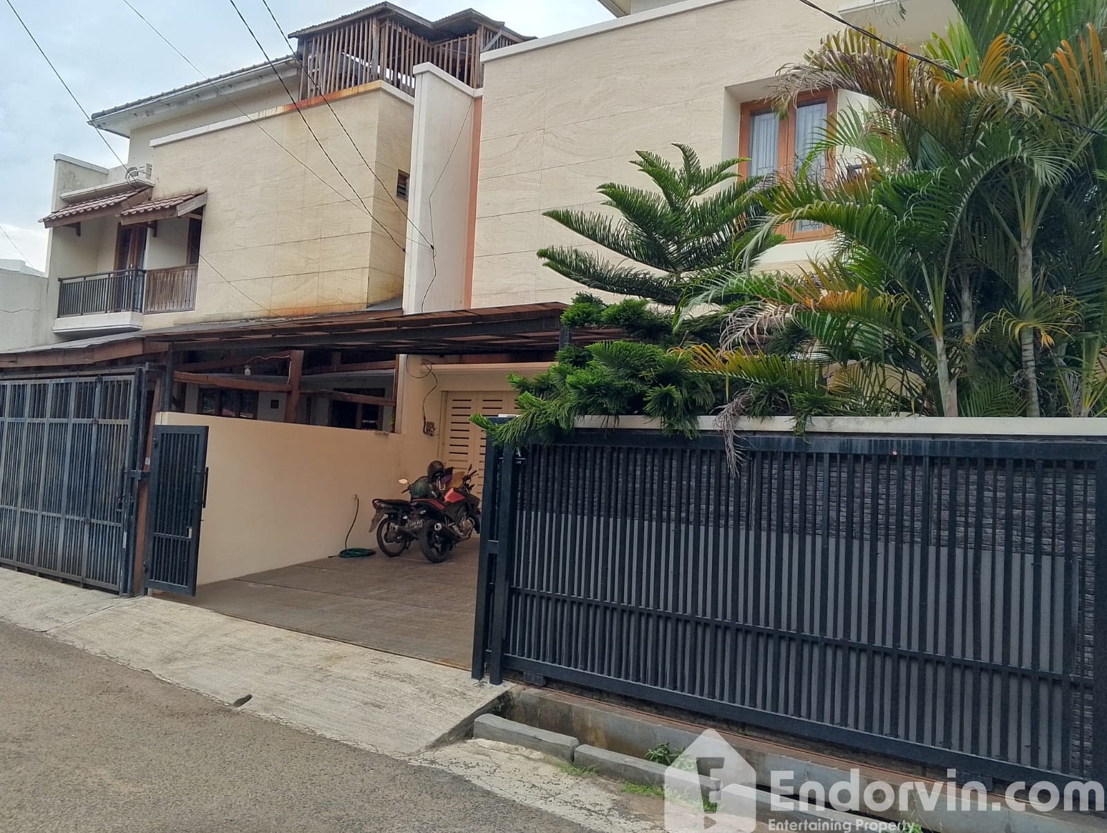 Di sewa rumah di kawasan Pejaten barat  cocok untuk kantor jalan 2 mobil 