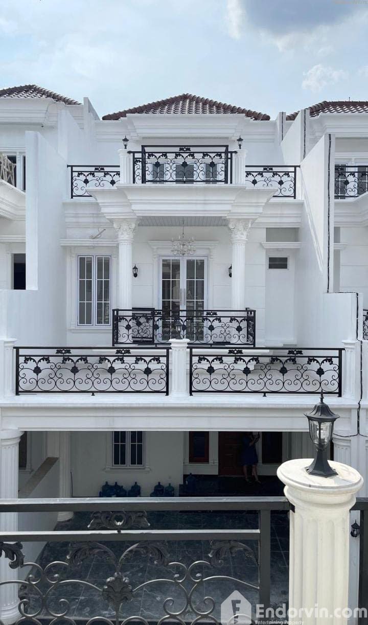 Dijual Rumah Brand New 3 lantai, Siap Huni dlm Cluster cocok untuk keluarga muda.