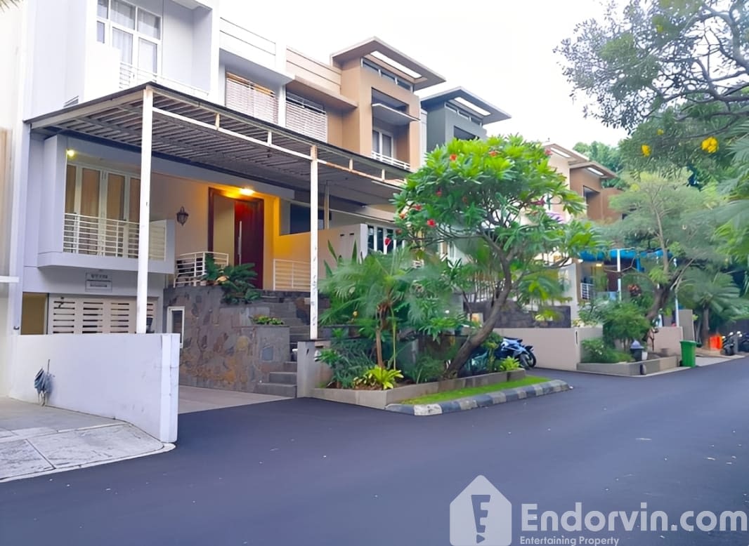 DISEWAKAN RUMAH FULL FURNISH – SIAP HUNI Lokasi Premium Dekat kampus UNAS - SMA Negri 28 jatipadang Pasar Minggu Jak-sel