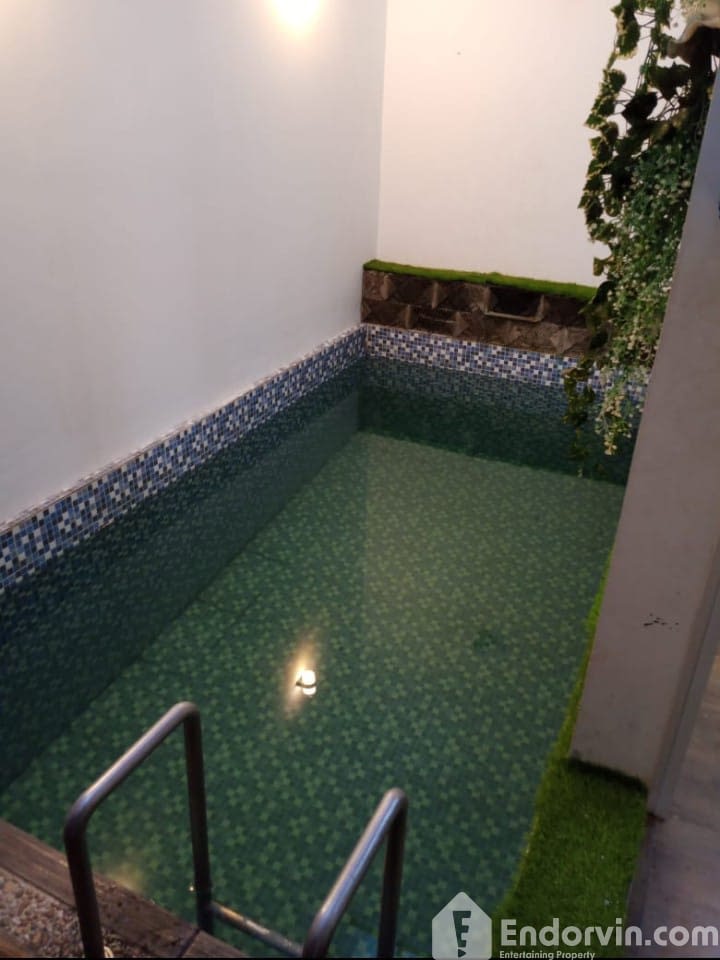 Jual Rumah Rawamangun + Kolam Renang 