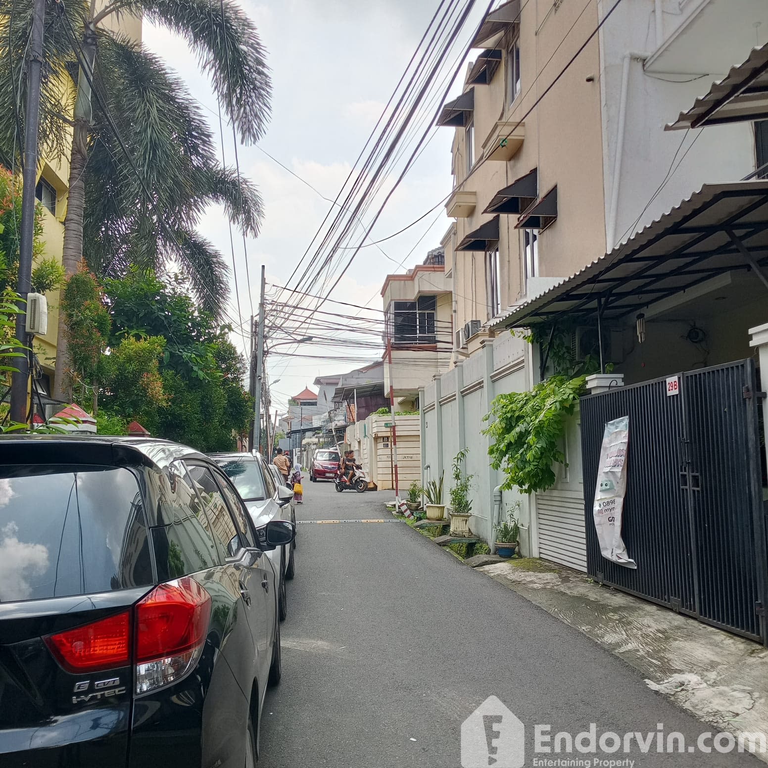 Dijual rumah kost aktif di kawasan Slipi Jakarta Barat 