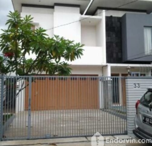 Di sewa rumah bisa untuk kantor  di kawasan Cipete jalan 2 mobil