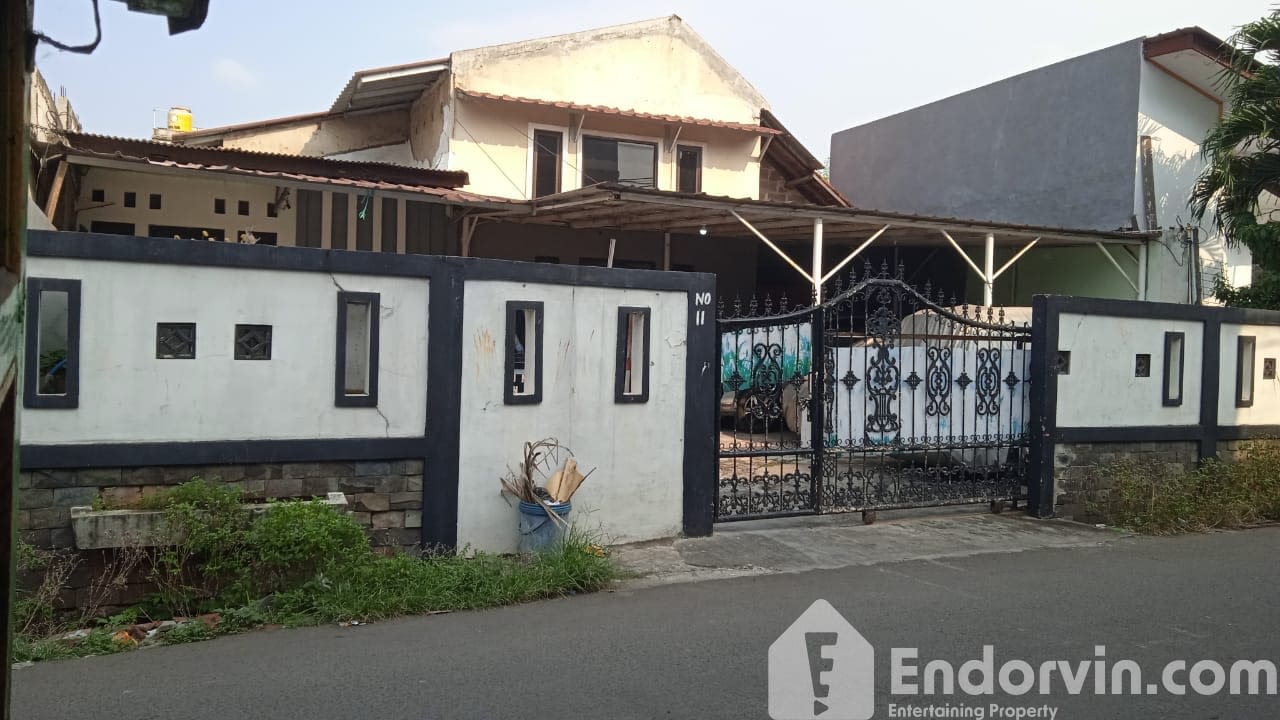 Dijual Rumah Dengan Halaman Luas Di Bintara